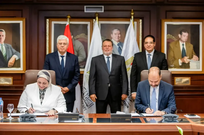 توقيع اتفاقيتي شراكة لتدريس بكالوريوس العلوم المصرفية بجامعتي القاهرة وسوهاج