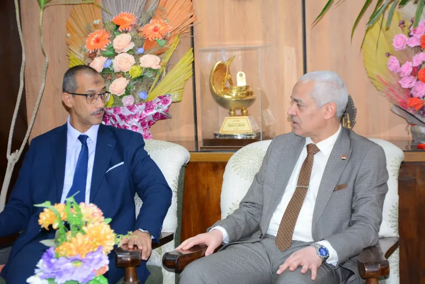جامعة أسيوط تستقبل مساعد وزير التعليم العالي للمشروعات