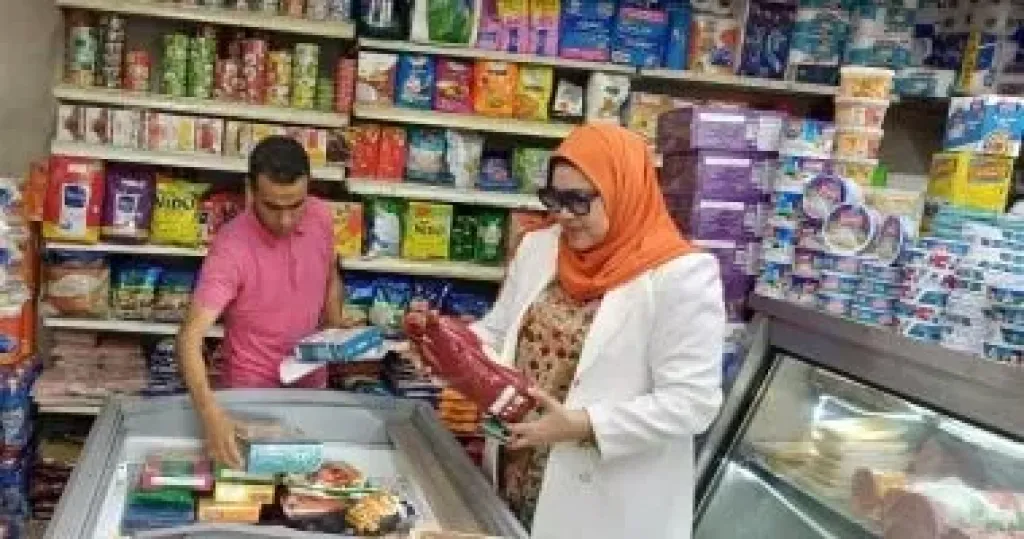 تحرير 166 مخالفة و74 محضرا وغلق 2 كافيه ومطعم فى حملات تموينية بسوهاج