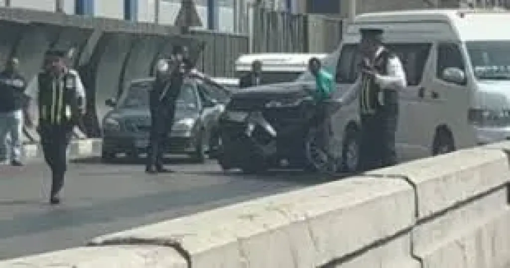 أصاب 4 أشخاص وأتلف 3 سيارات.. تفاصيل محاولة هروب قائد سيارة حادث أكتوبر