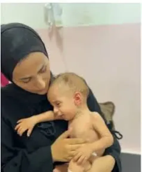 صراخ ”أنس”.. رضيع بغزة مصاب بثقب في القلب وسوء تغذية وليس له علاج بالقطاع