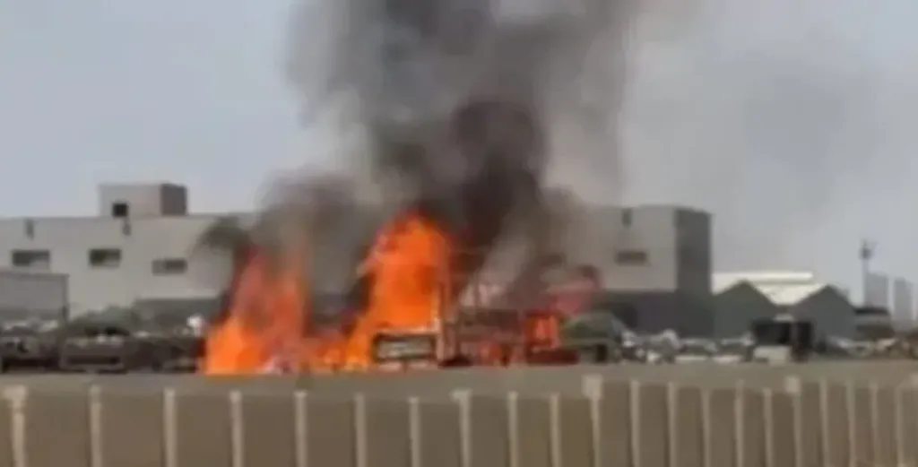 اندلاع حريق داخل مخزن مواسير بلاستيكية فى منطقة بولاق أبو العلا