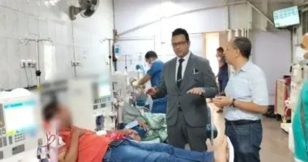 وكيل صحة سوهاج فى زيارة لمستشفى أخميم المركزى لحل شكوى مريض