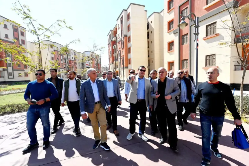 وزير الإسكان يتفقد مشروع بحيرات ”نيو مارينا” و”البوغاز” والفيلات والشاليهات بمارينا ٨