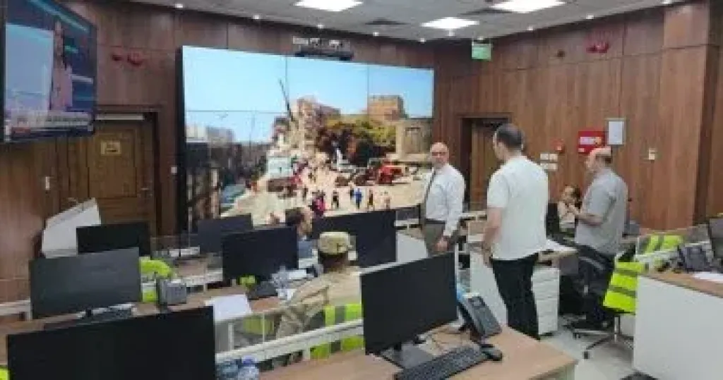 محافظ القليوبية يتابع أعمال وضع السور الخرسانى بمحيط مترو شبرا الخيمة