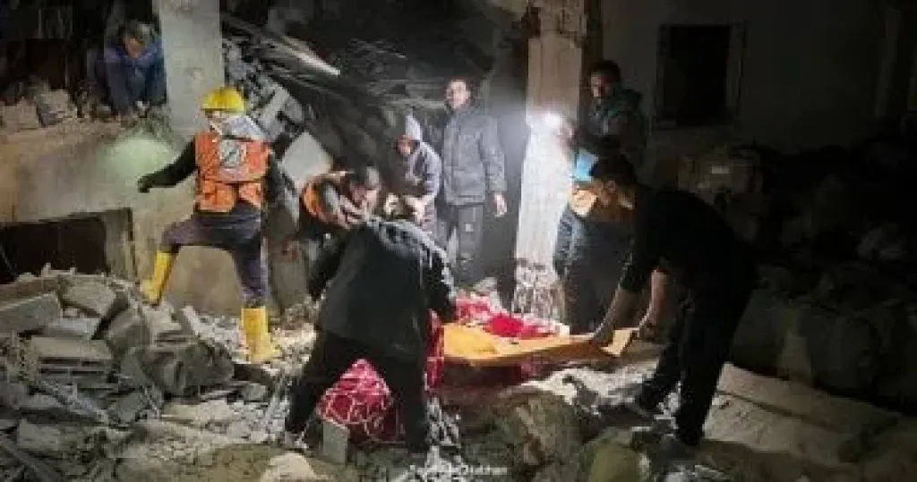 شهداء ومصابون في غارة للاحتلال الإسرائيلي وسط قطاع غزة