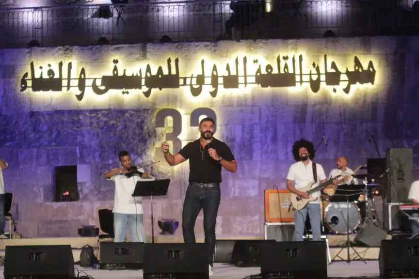 في مهرجان القلعة ”33 ” .. صوت خالد سليم يعانق وجدان الجمهور وإيقاعات الأرتيست ترسم لوحة فنية