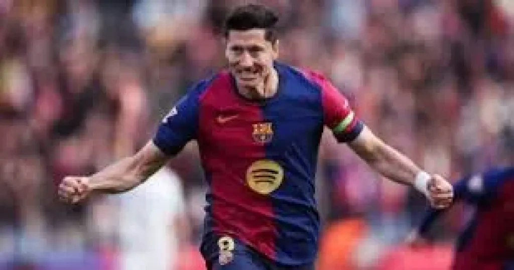 ليفاندوفسكى يقترب من قيادة هجوم برشلونة ضد ليفانتى بالدوري الإسباني