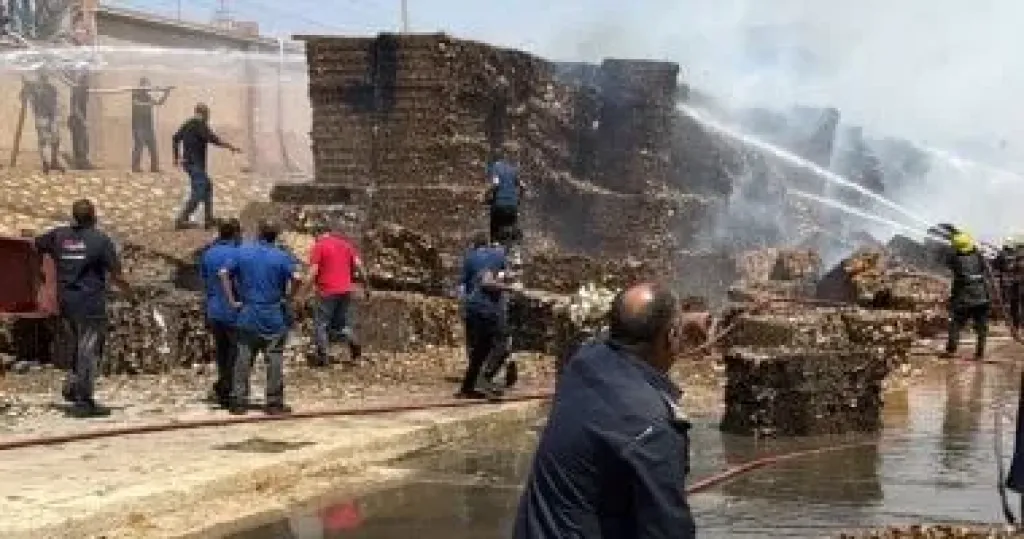 السيطرة على حريق مصنع كرتون فى مدينة بدر دون إصابات