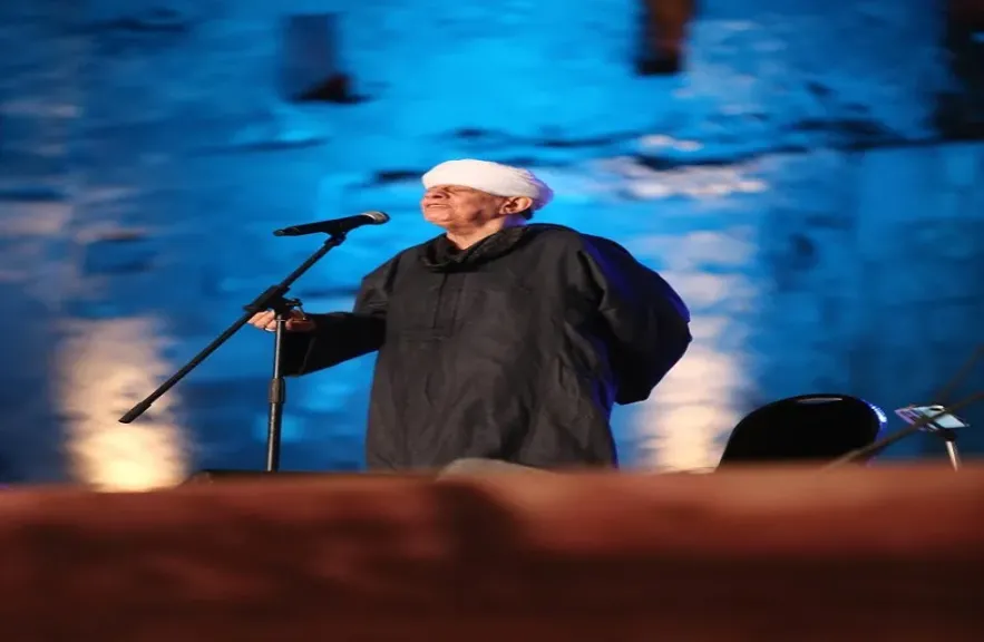 ياسين التهامي يُوجه الدعوة لتأمل معاني الحب الإلهي في مهرجان القلعة| صور