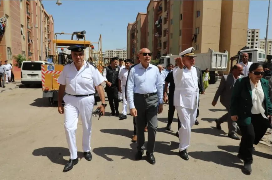 محافظ القاهرة يواصل ويتابع أعمال ازالة الإشغالات والتعديات بمنطقة معآ بحى السلام اول