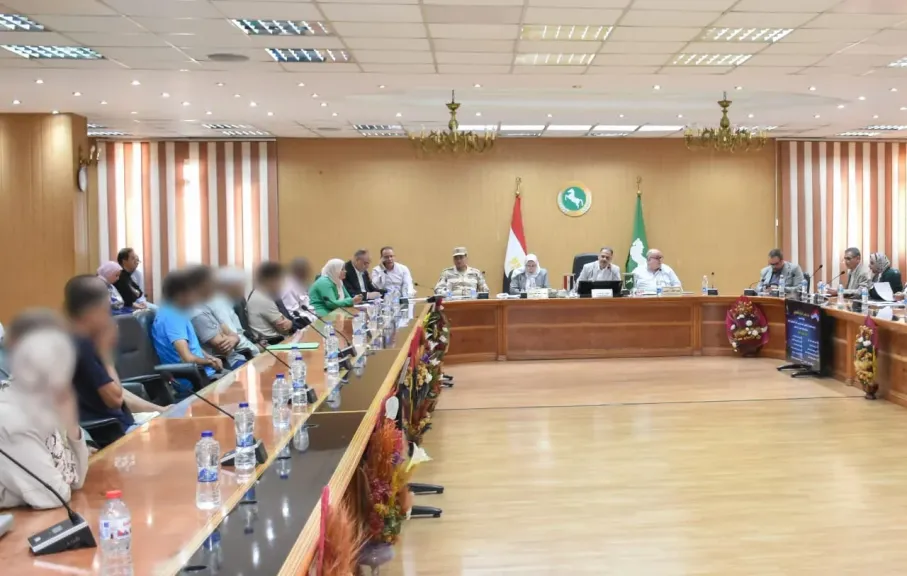 محافظ الشرقية في لقاء المواطنين لوجود حلول  لمشاكلكم