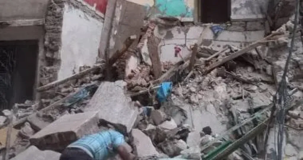 مصرع عامل وطفل فى انهيار منزل بدار السلام بسوهاج