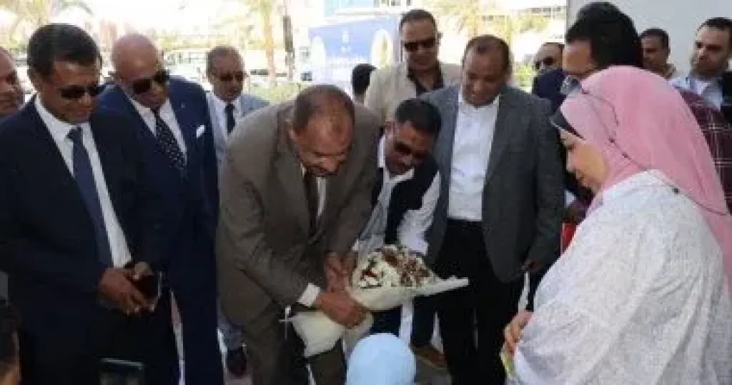 محافظ سوهاج يشارك 250 طالبا من ذوى الإعاقة فعاليات ”اليوم الترفيهى”
