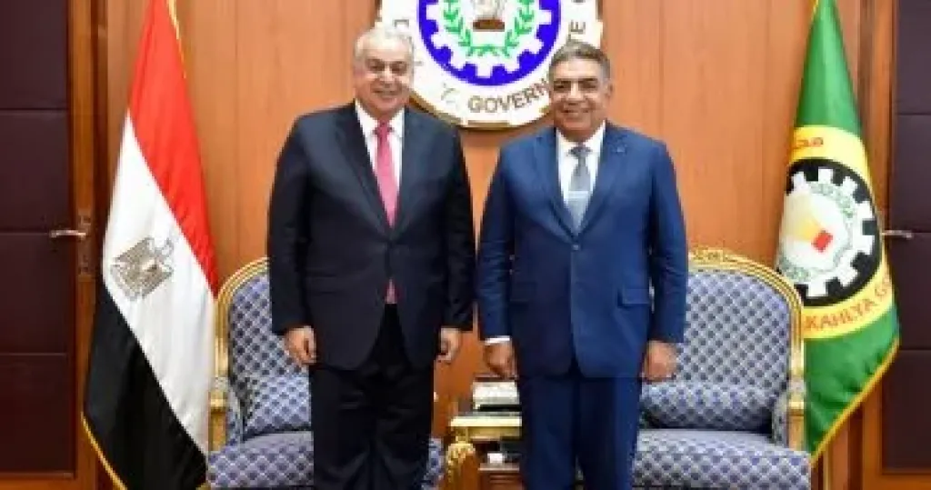 محافظ الدقهلية يستقبل مدير الأمن بمكتبه بالديوان العام