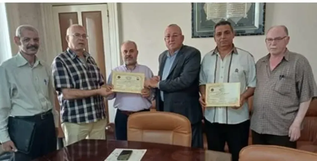 السكة الحديد تُكرم مشرف قطار الزقازيق صاحب واقعة الراكب ”أبو شورت”