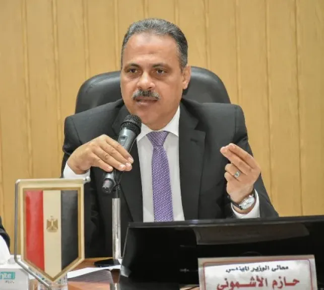 محافظ الشرقية استيفاء كافة الشروط قبل الموافقة على إنشاء شبكات المحمول