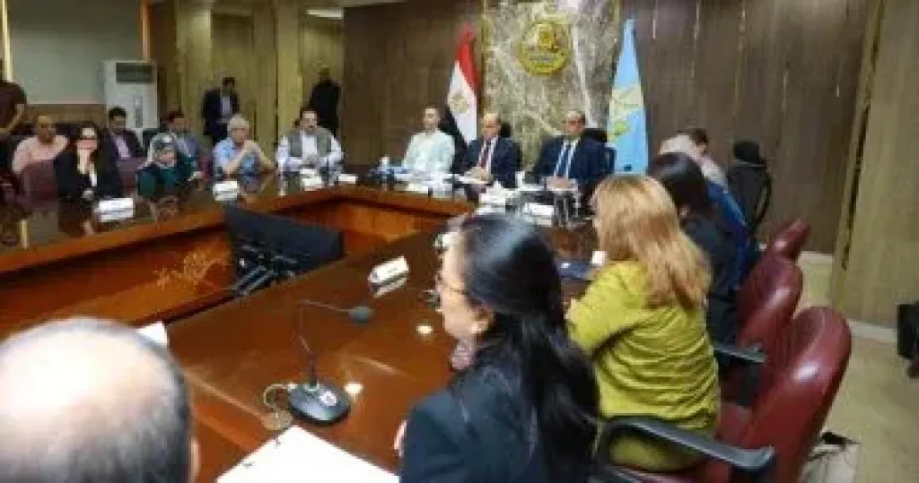 محافظ كفر الشيخ يستعرض مع وفد ”الفاو” مشروعات الزراعة الذكية مناخيًا