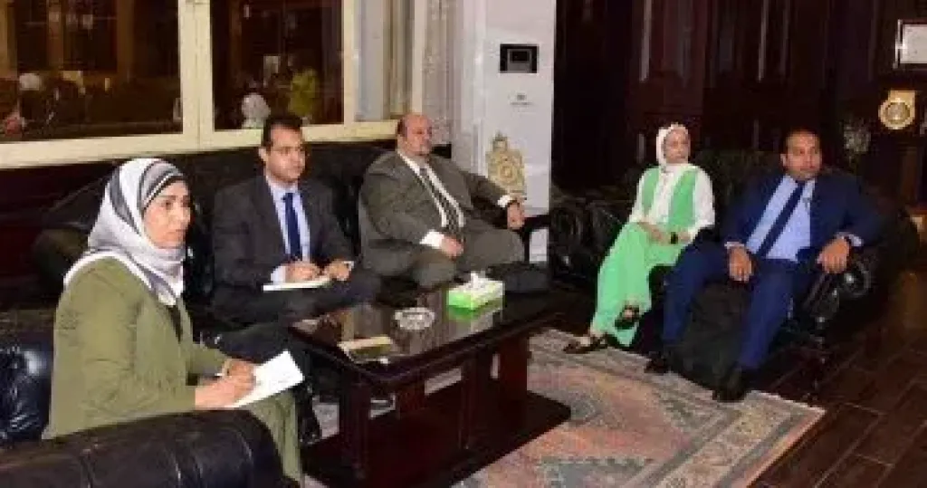 محافظ الأقصر يبحث تحديث منظومة المتابعة والتقييم مع فريق الدعم الفني بوزارة التنمية المحلية
