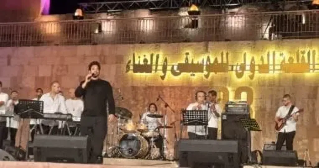 مصطفى حجاج يغنى لوالدته ويقدم أغانى لـ عدوية ونجاة فى مهرجان القلعة