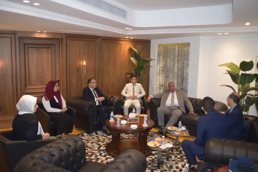 غُرفة القاهرة تبحَث زيادة العلاقات التجارية والاستثمارية الثنائية مع مجلس تنمية تجارة هونغ كونغ .