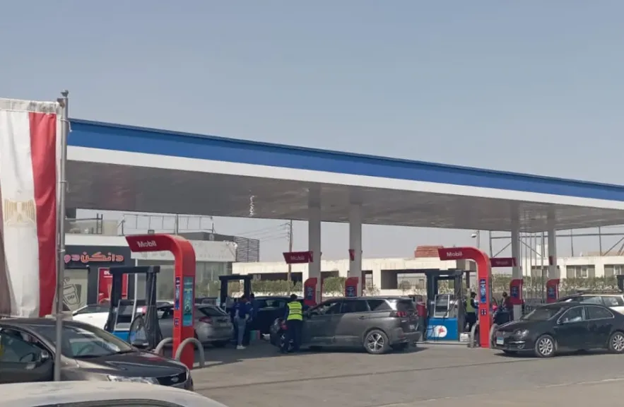 ضبط صاحب محطة وقود في أبو حمص جمع 3 آلاف لتر وقود مدعم