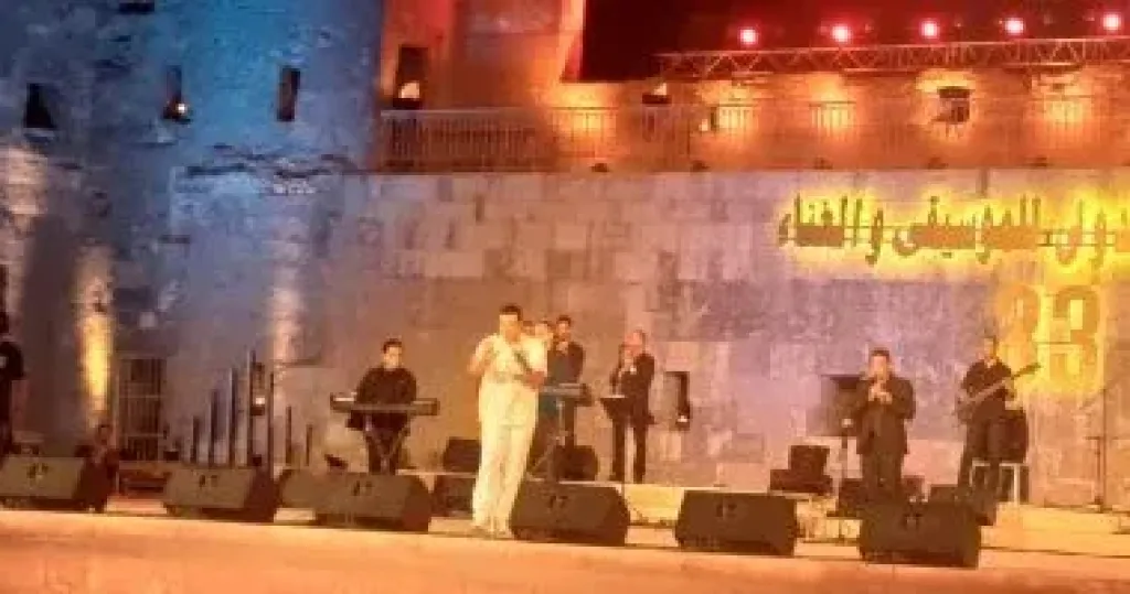 إيهاب توفيق لجمهوره بمهرجان القلعة: وحشتونى وكل سنة أكون موجود معاكم