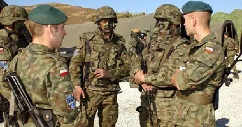 بولندا تضع أنظمة دفاعها الجوي في حالة تأهب قصوى