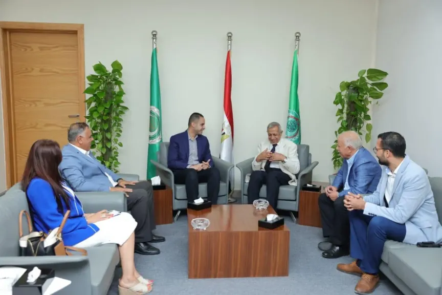 الصحة” تبحث التعاون مع الأكاديمية العربية في تدريب وتنمية كوادر القطاع الصحي