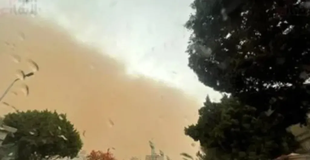 العاصفة الاستوائية ”لينجلينج” تضرب جنوب غربي اليابان