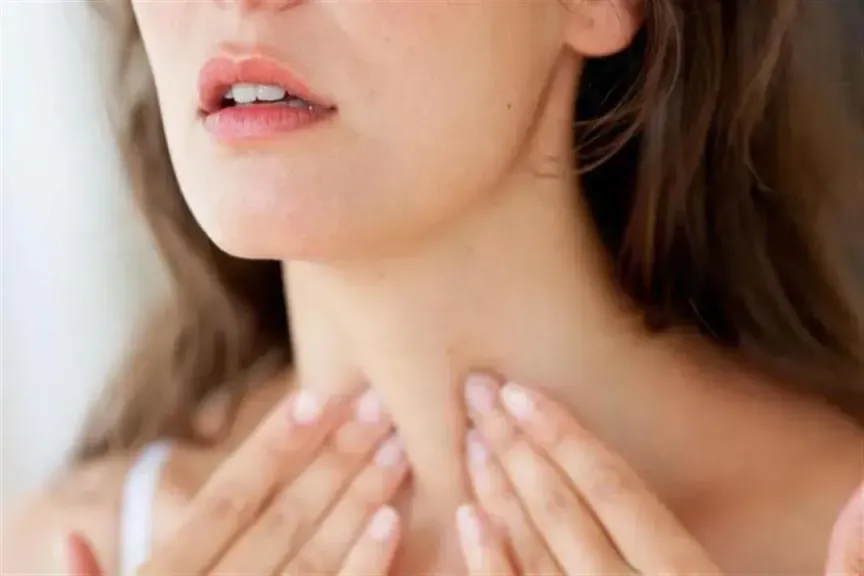 كم مرة يجب على النساء فحص الغدة الدرقية؟