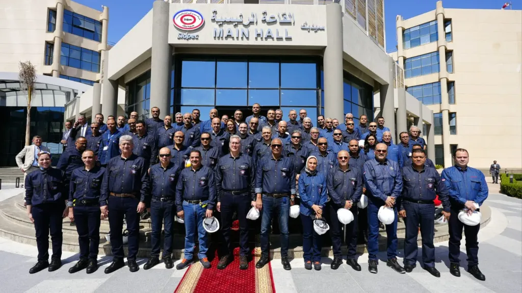 وزير البترول والثروة المعدنية يواصل جولاته التفقدية بمصانع البتروكيماويات بالأسكندرية ويؤكد :