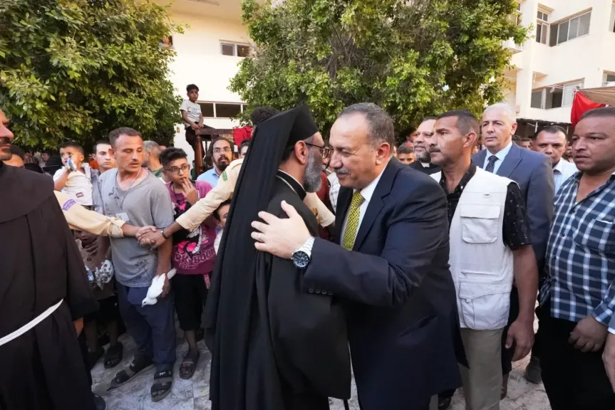 محافظ أسيوط يشارك الأقباط الأرثوذكس والكاثوليك وملايين الزائرين الليلة