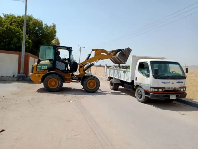 محافظ أسيوط: استمرار حملات النظافة ورفع المخلفات بقرى