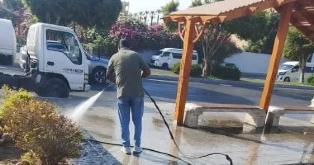 مدينة الأقصر ترفع 15 طن قمامة وأتربة وتراكمات بحملات نظافة
