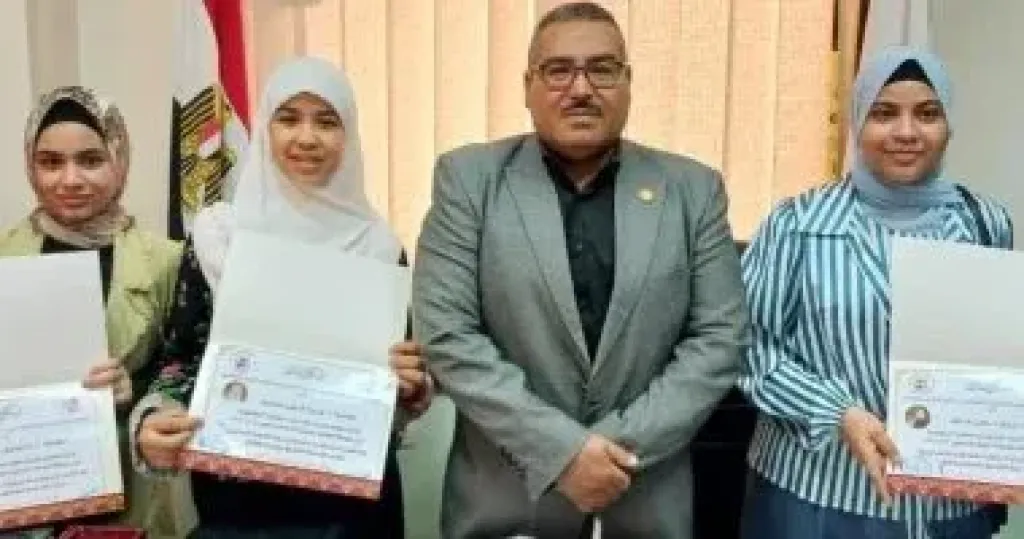 تعليم سوهاج يكرم الطالبات الفائزات بالمركز الأول بالجمهورية فى مسابقة أصدقاء المكتبة