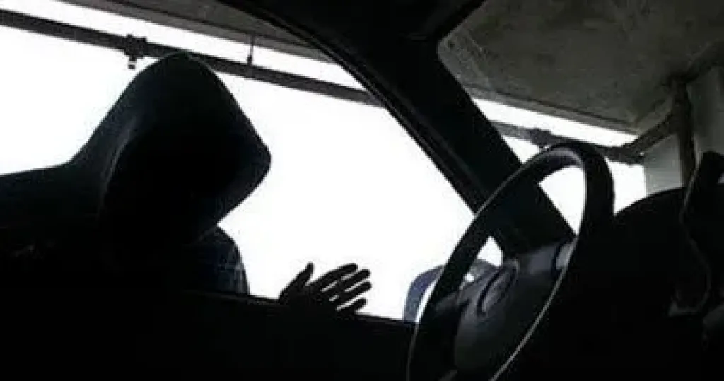 حبس عاطل بتهمة سرقة السيارات بأسلوب ”المفتاح المصطنع”