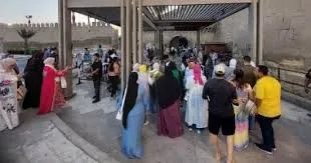 بدء توافد الجمهور على حفل مدحت صالح ونسمة عبد العزيز بمهرجان القلعة