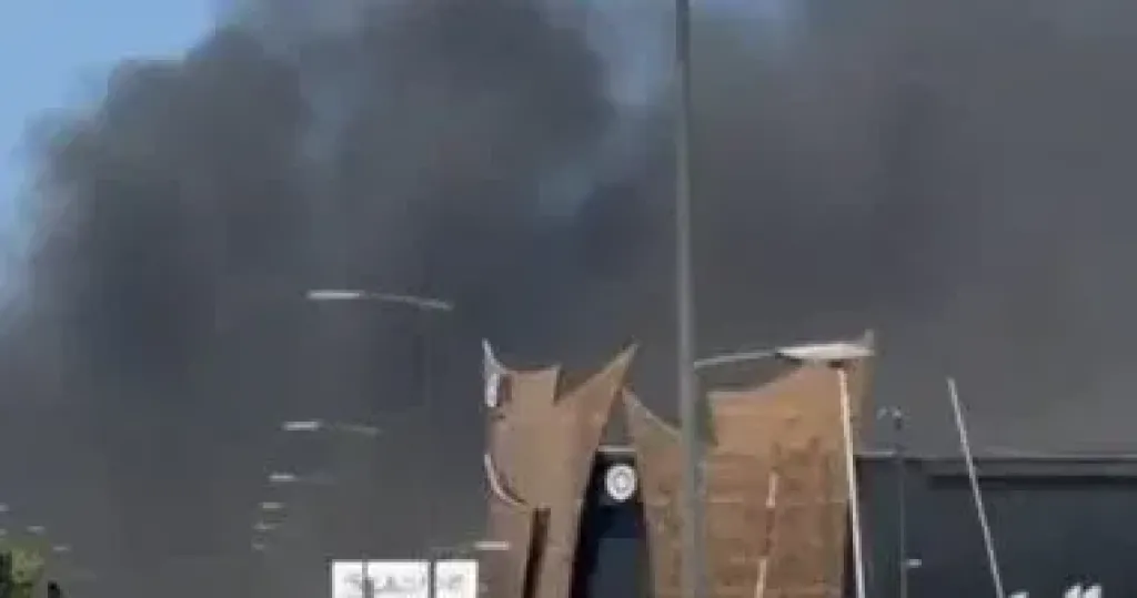 السيطرة على حريق كبير بأحد المبانى فى الواجهة البحرية ببيروت