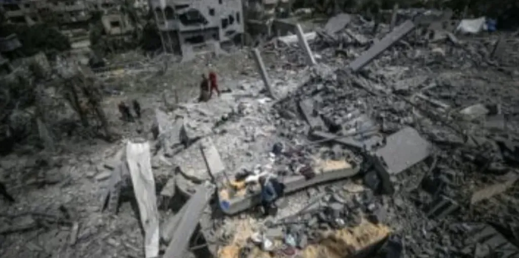 استشهاد 19 فلسطينيا إثر قصف إسرائيل خيام النازحين بخان يونس ومخيم المغازي
