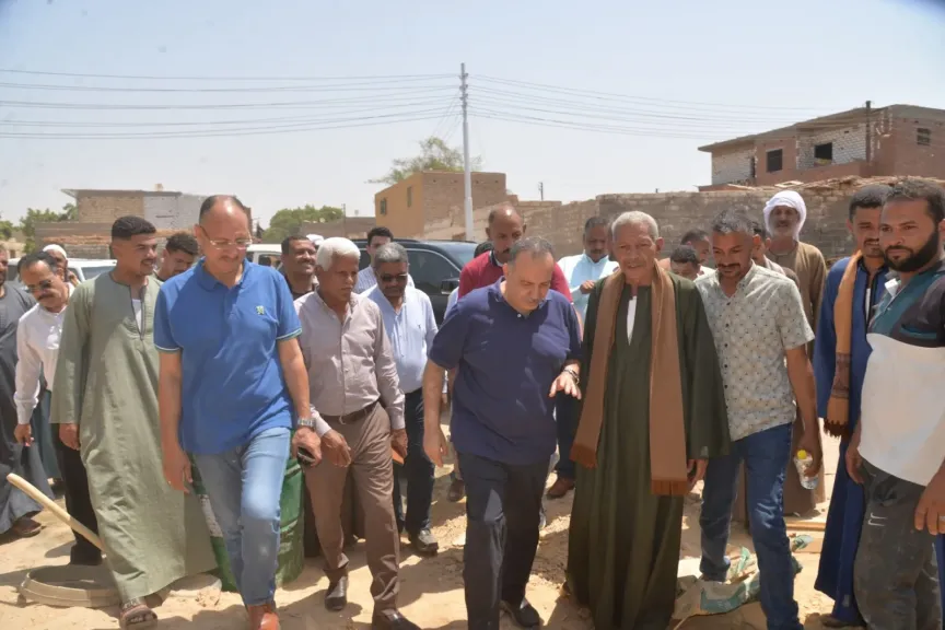محافظ أسيوط يتفقد عرب الكلابات بالفتح ويتابع استكمال إنشاء مسجد