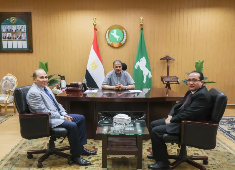 محافظ الشرقية يستقبل مدير مديرية الطب البيطري الجديد