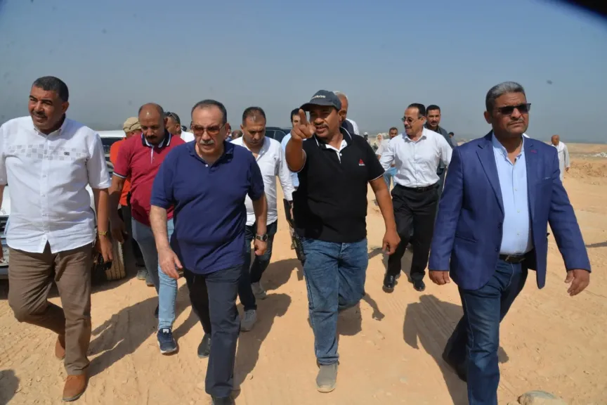 محافظ أسيوط يتفقد رفع الإحداثيات وتحديد مسارات الطريق الجديد