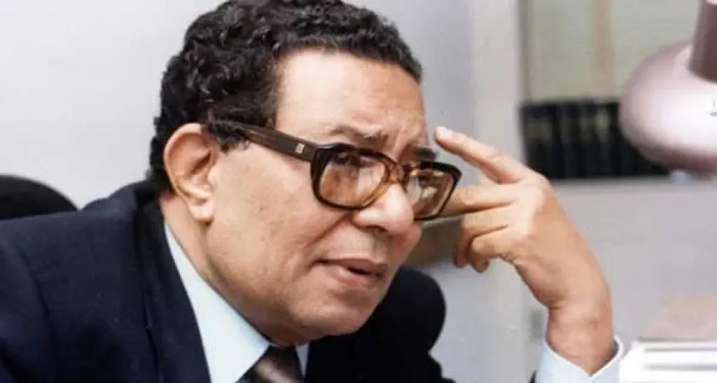 «الذكرى الـ29 لأحمد بهاء الدين».. زياد بهاء الدين يستعيد سيرة والده