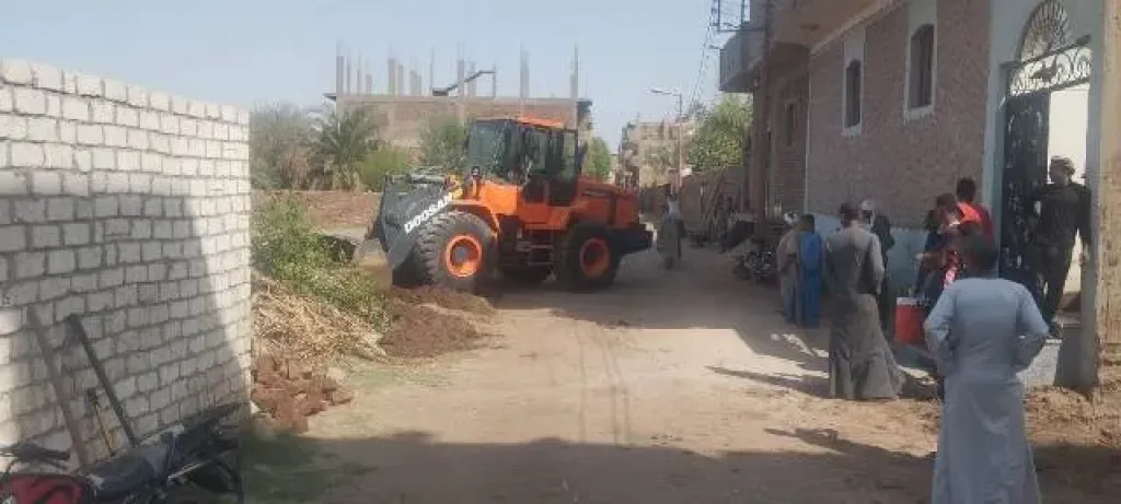 إيقاف حالتي تعدٍ على الأراضي الزراعية بالأقصر| صور