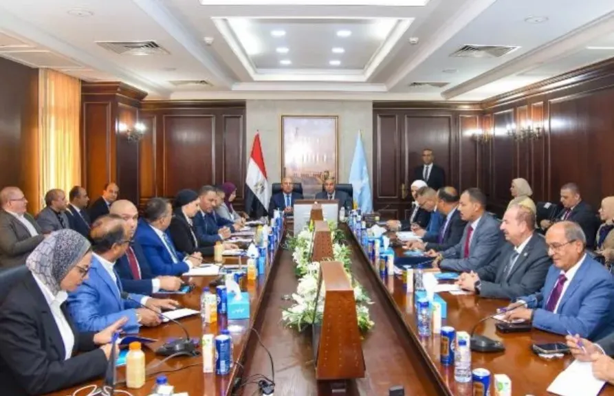 حلول عملية لتذليل العقبات أمام مستثمري الإسكندرية