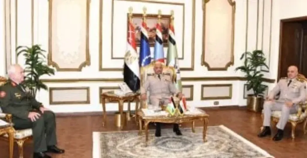 وزير الدفاع ورئيس الأركان يلتقيان رئيس هيئة الأركان المشتركة للقوات المسلحة الأردنية
