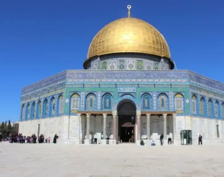 مستوطنون إسرائيليون يقتحمون باحات المسجد الأقصى