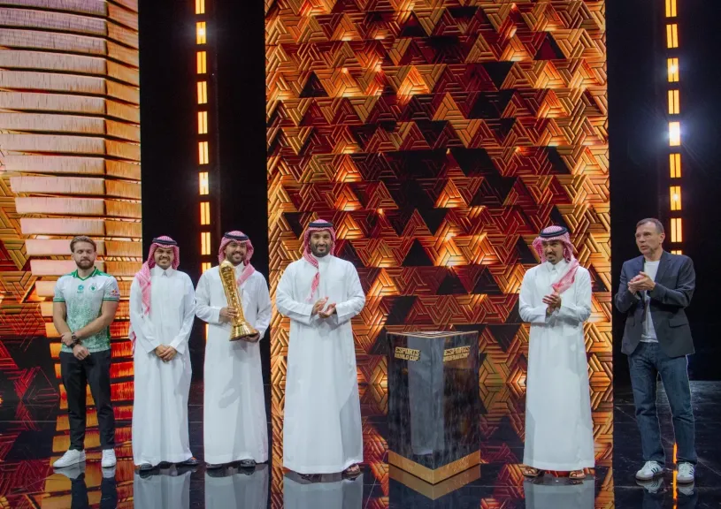 ولي العهد يتوج فالكونز بكأس العالم للرياضات الإلكترونية 2025
