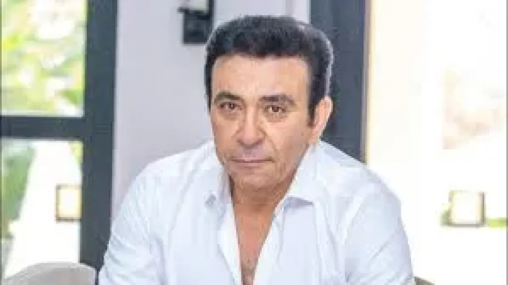 وفاة الإعلامي عاطف كامل